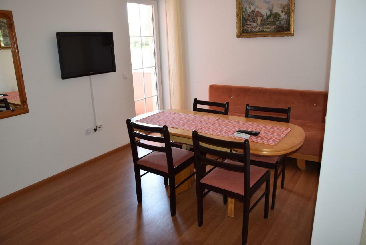 Homestay Diana *